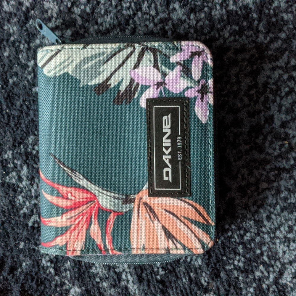 Dakine bi-fold teal floral wallet